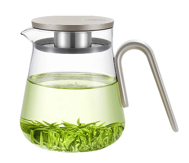 Iuiga aluminum and borosilicate glass water pitcher from Iuiga ($52.90).