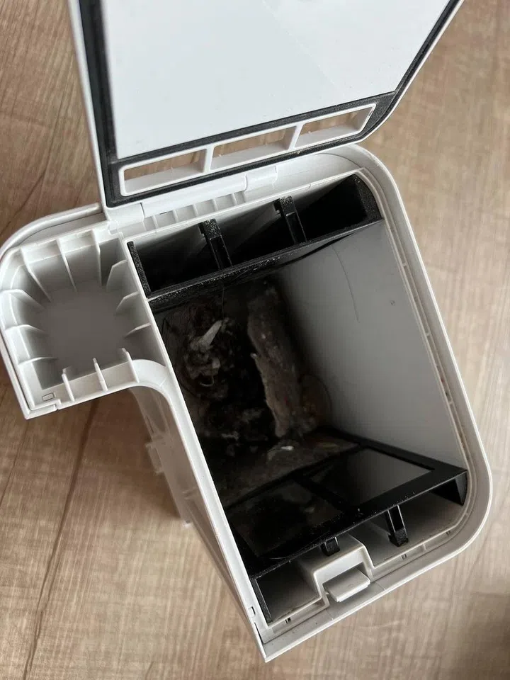 Shark CleanSense IQ vacuum dock dirt