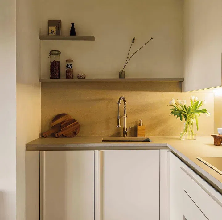 House Tour: A 3-Room Apartment in Central London Designed In Line With Feng Shui Principles (Photo Vigo Jansons; Styling Libby Benggio)