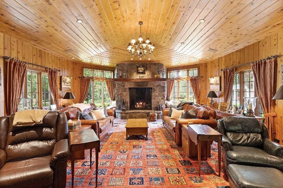 Yankee Candle Founder's $23 Million Home Has an Entire Indoor Water Theme (Courtesy Douglas Elliman Realty)