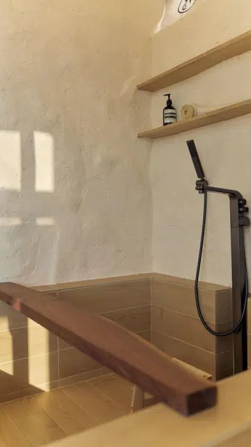 It takes 45 minutes for the water in the onsen tub to be filled. 