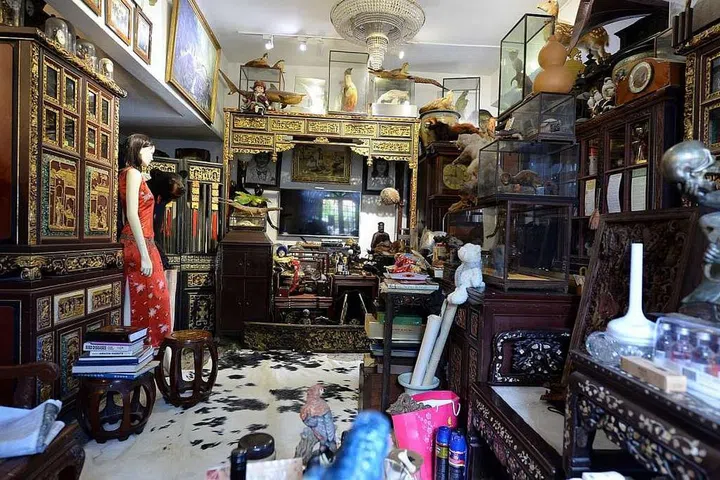 collector, wacky house, antiques, Peranakan