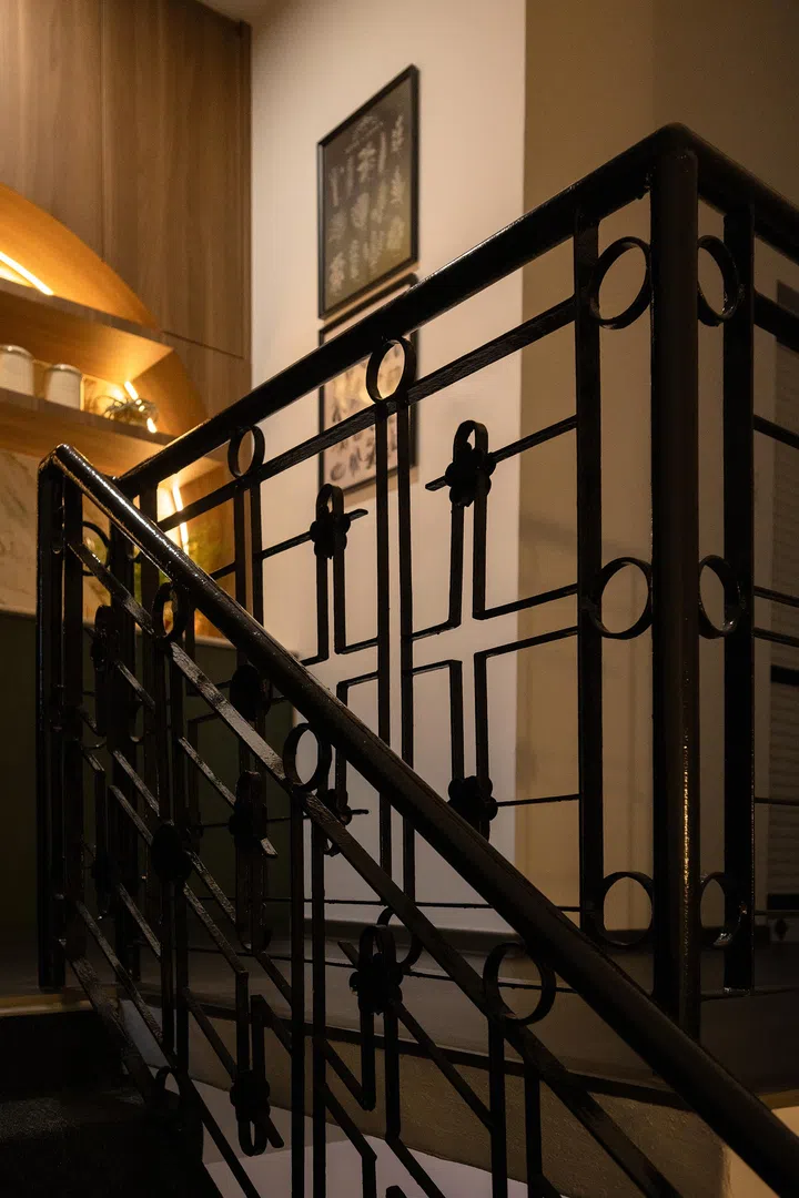 Intricate original railings from the post-war era were preserved as part of the home’s history.