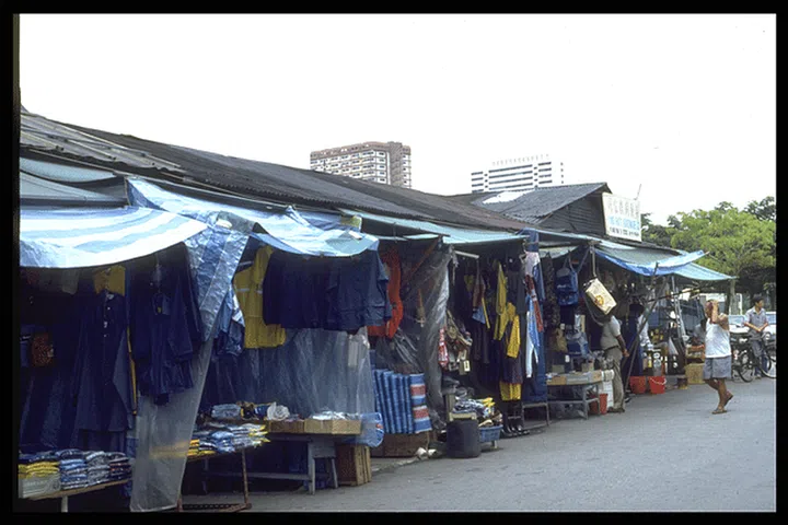 Sungei Road Flea Market in the 1980s. Courtesy of National Archives of Singapore.