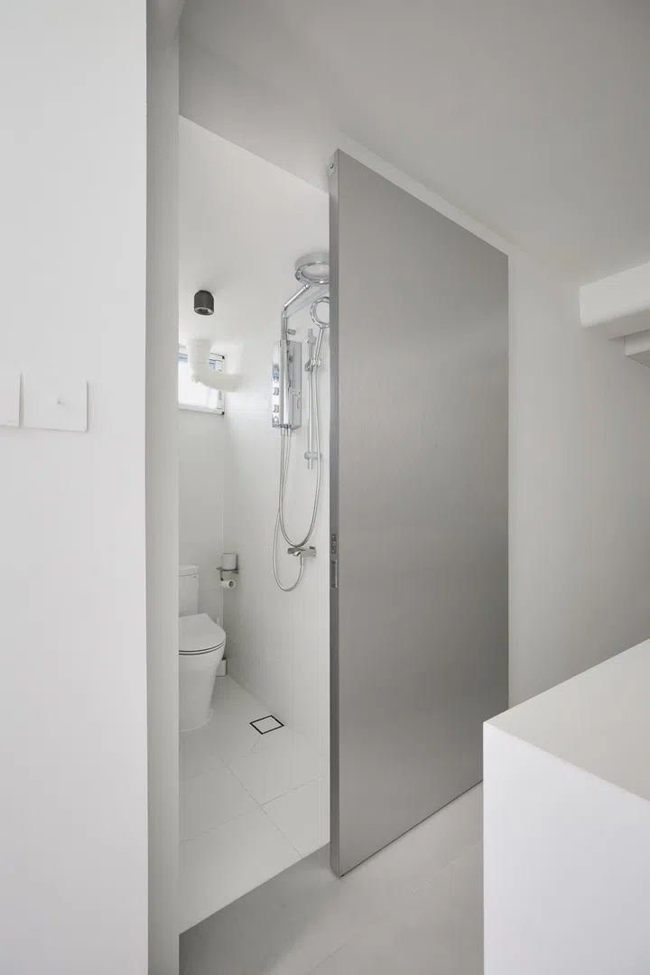 Rong chose a silver chrome accent, which is used in furnishings and finishes in every room and space. 