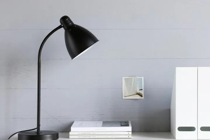 For those who prefer a more classic style, this lamp is a must-buy.