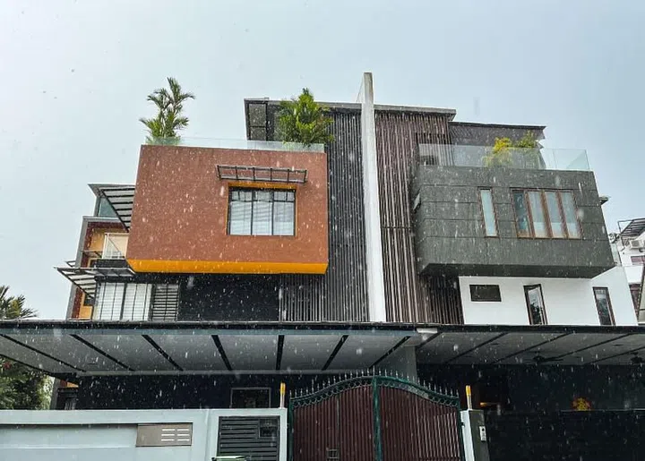 Chip Bee Gardens: Over 300 rental terraced houses by SLA!