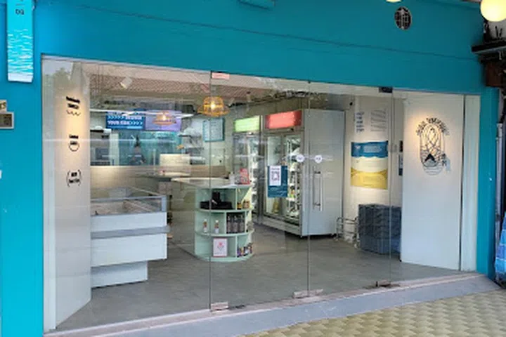 Dishthefish shopfront.