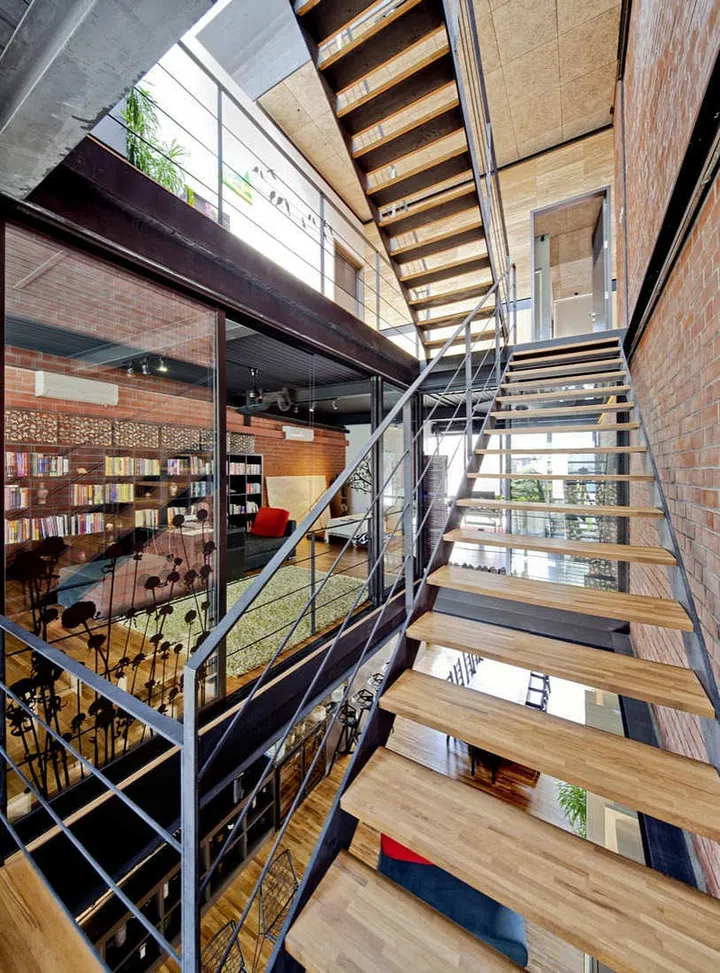 Instead of walls, the architect decided on using sliding doors and railings so the homeowners can keep the spaces open and allow airflow to create breezy and airy interior living spaces.