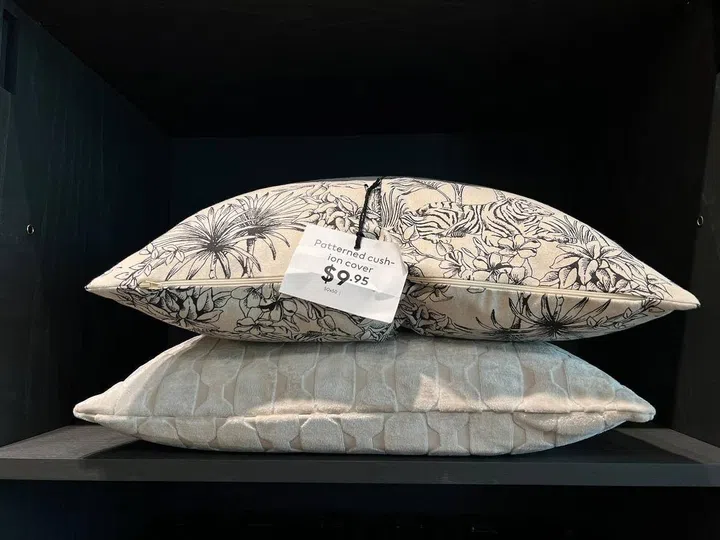 Throw pillow at H&M Home