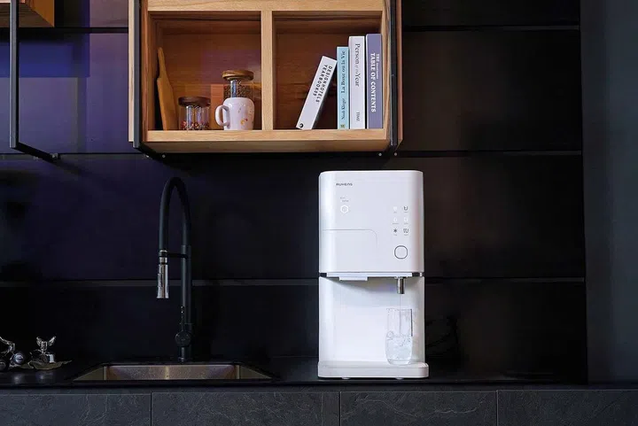 Ruhens Water Dispenser with Ice Maker, $3,199