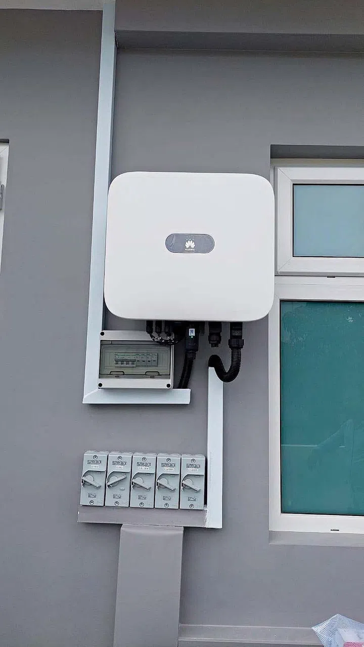 Solar AI Technology: Rent solar panels Singapore. The inverter converts the panels’ solar energy to usable electricity