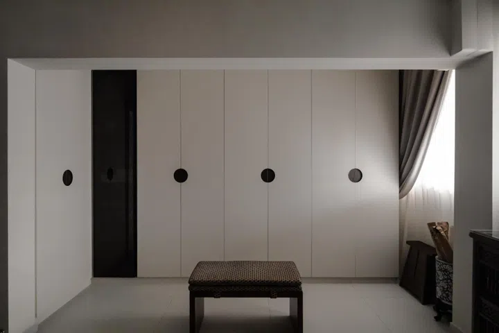 As you can see from the structural pillar to the right-hand side, the cupboard area was formerly part of the third bedroom, which was knocked down completely to create a bigger master (and dining area on the other side). 