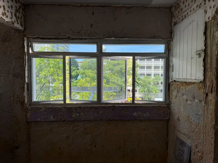 Expansive windows brighten interiors but also expose the home to direct sun, where heat and glare become harder to ignore.