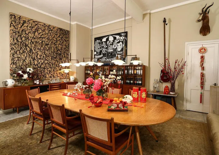 Over in the dining room, 1B2G Fine Vintage Furniture store owner Lynette puts together a centrepiece using plum blossoms and peonies.