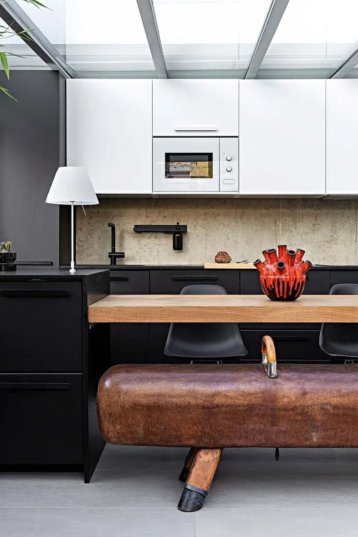 The restrained use of colours in the home adds a certain edginess to the interiors