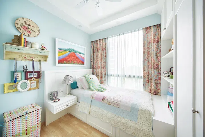 The children’s bedrooms are designed with ample storage space, such as drawers under the bed. Open shelving showcase books and knick-knacks. 