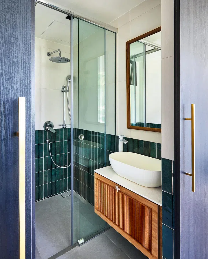 One bathroom is
also decked out
in a cool palette.