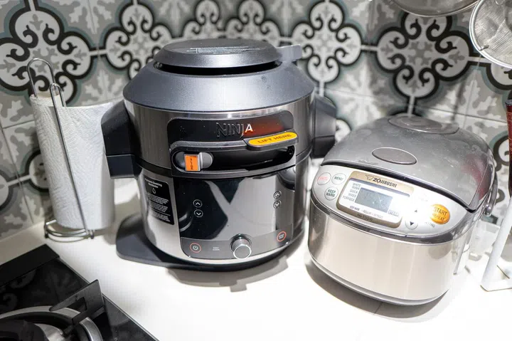Don’t let the photo fool you; the Ninja Foodi Multi Cooker 11-in-1 SmartLid is quite large.