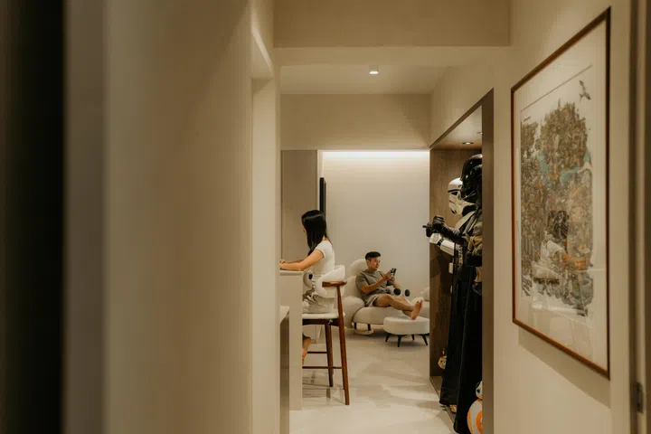 Daily routines unfold across the kitchen and living areas, reflecting the couple’s decision to prioritise location and liveability over layout. 