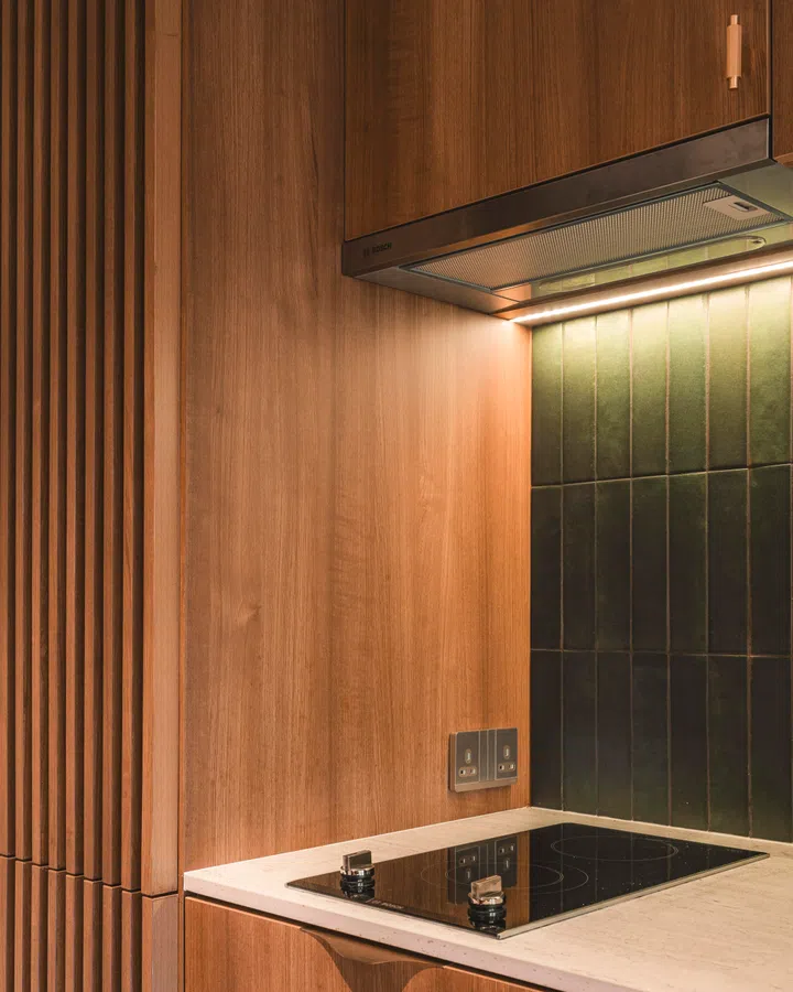 The position of the hob, hood and electrical points may look interchangeable, but in reality they are anchored by service lines and ventilation routes—fixed elements that quietly shape what a small home can (and cannot) become.