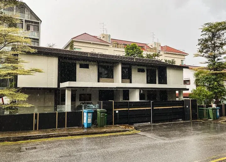 Chip Bee Gardens: Over 300 rental terraced houses by SLA!