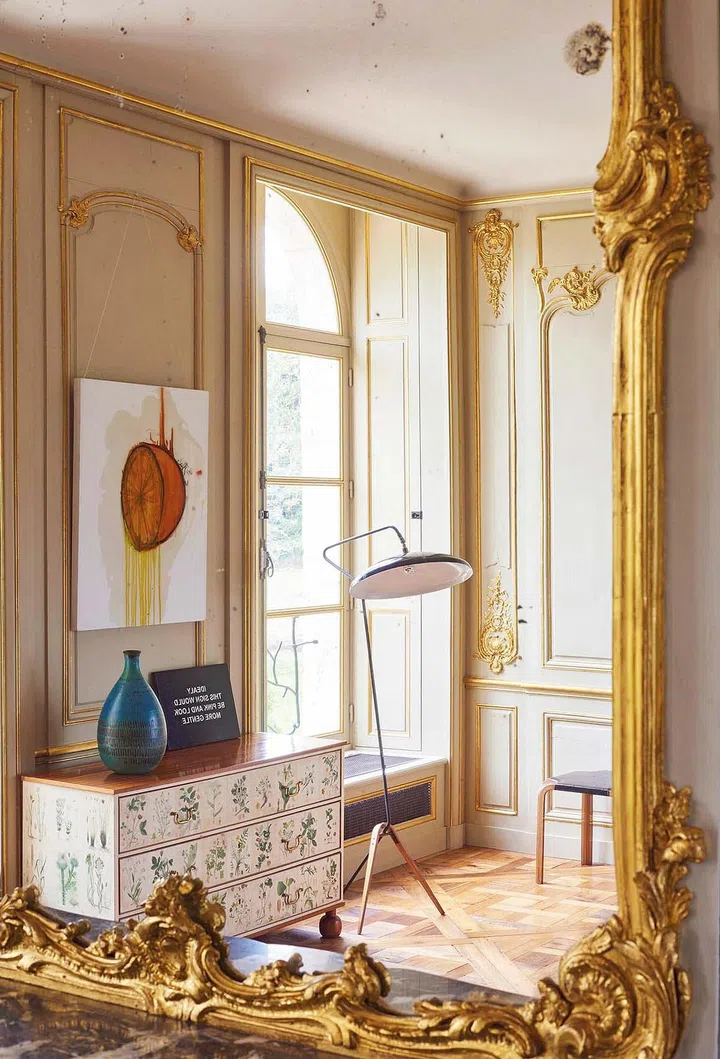 Every room reflects a sense of majesty and is adorned with a mix of vintage and contemporary design pieces.