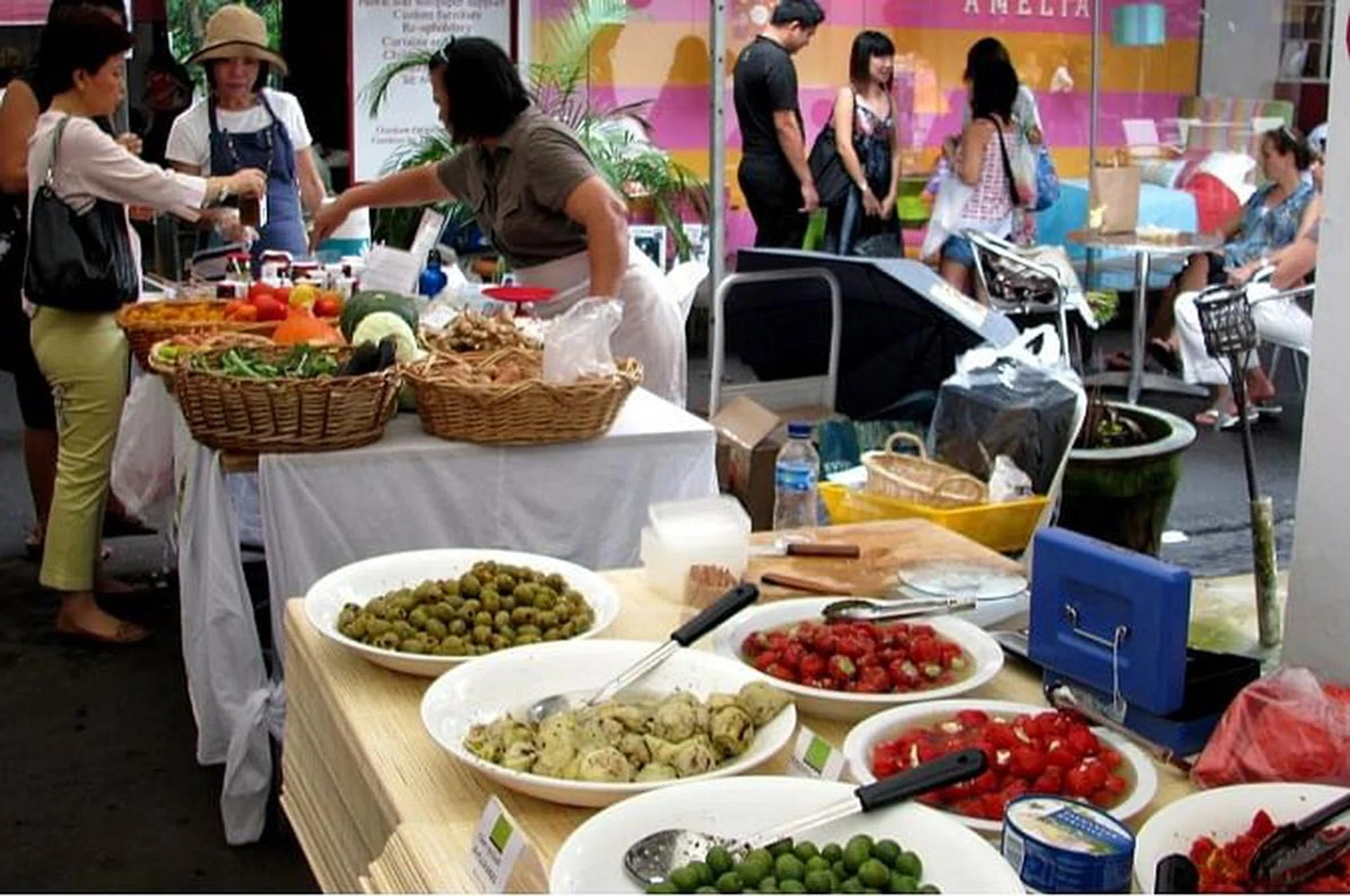 63042-farmers_markets_loewen