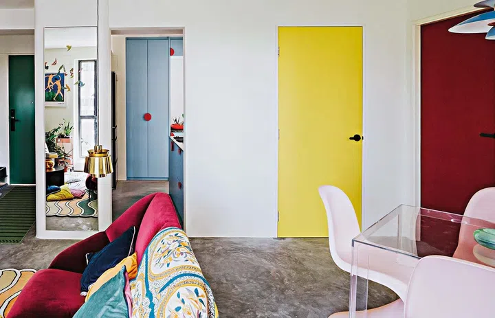 Even with the spectrum of colours, the living area feels spacious.