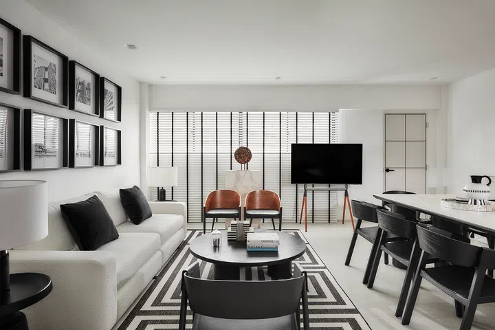 The design of the living room is simple but far from plain-looking.