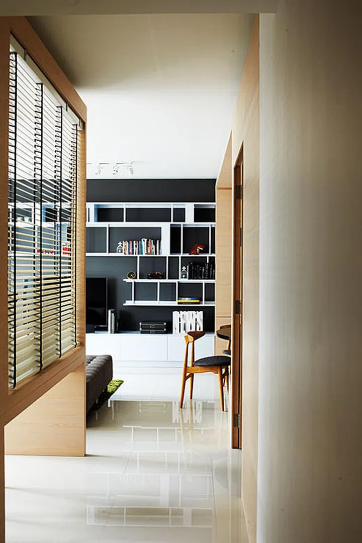 Blinds are used to demarcate a private study area, without completely cutting it off from the rest of the home.