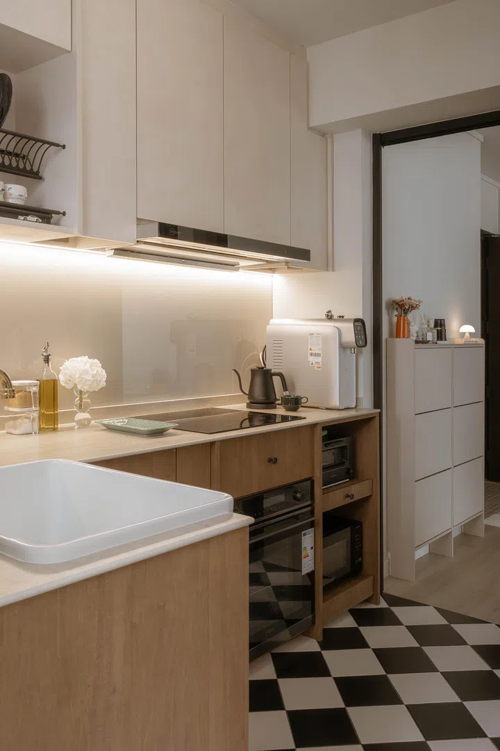 It was the classic apron sink that catapulted the couple’s farmhouse-esque design — the very first fixture Jess purchased!  