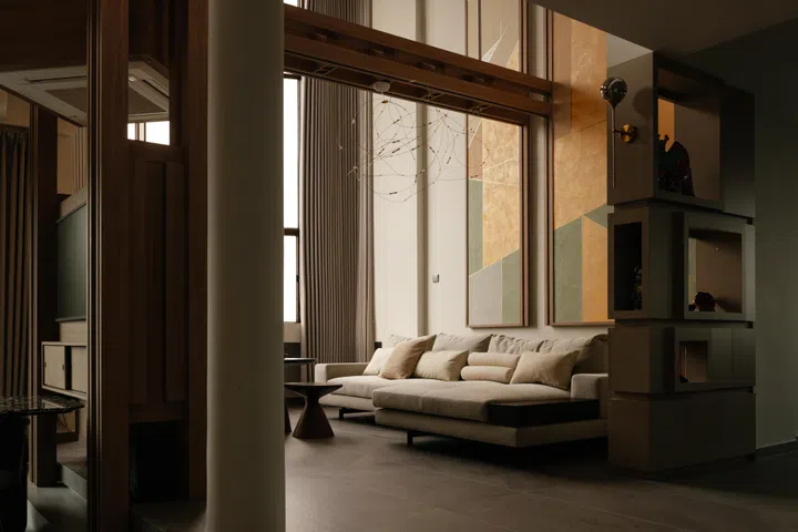 Set against the raised living platform, the murals and timber axis work together to frame the space and guide movement.