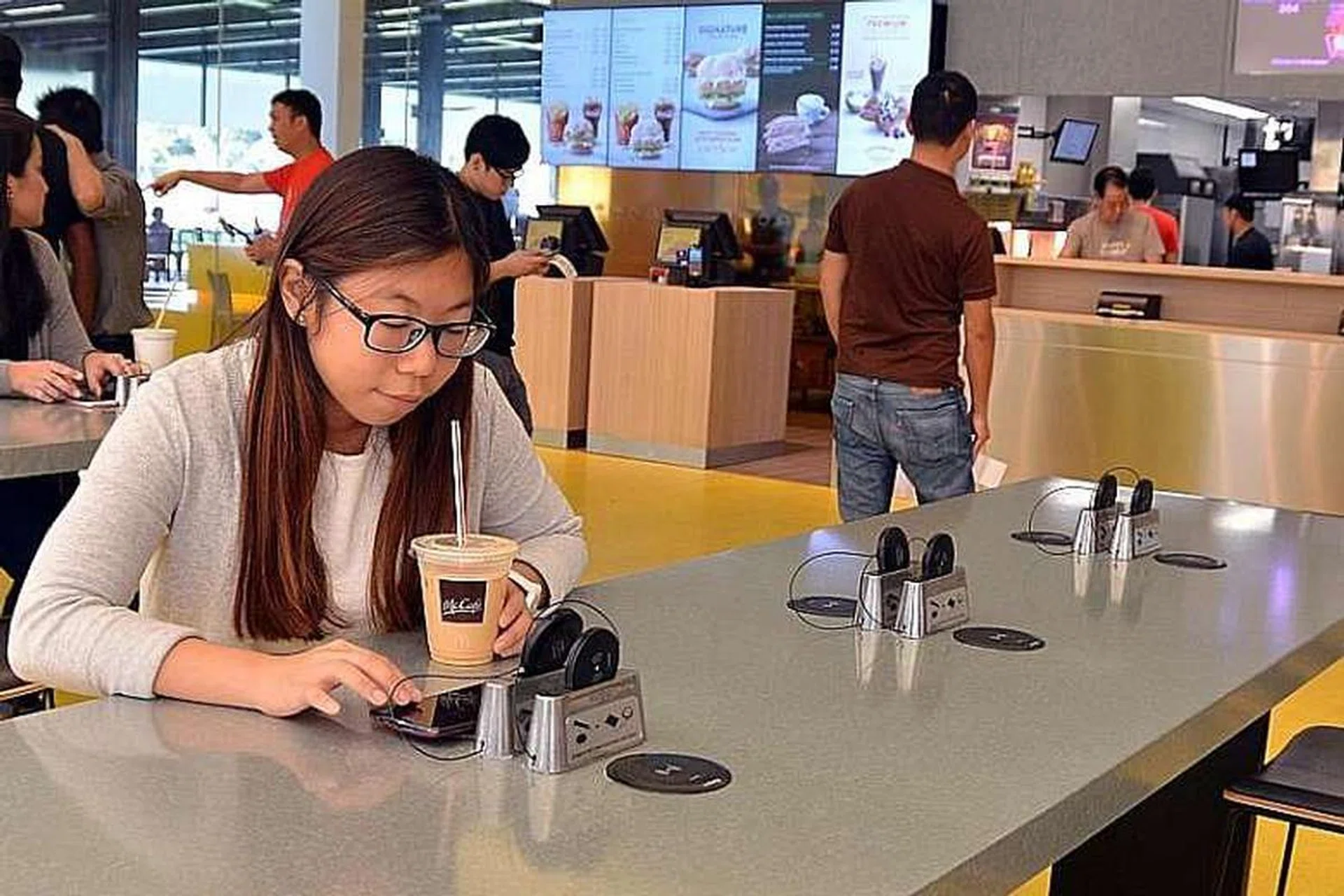 Wireless charging in Macdonalds