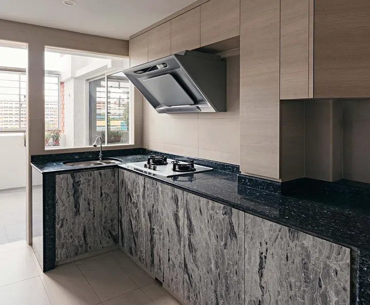 The above- and under-counter kitchen cabinets have been replaced in a colour and material palette that is more in keeping with the rest of the home.