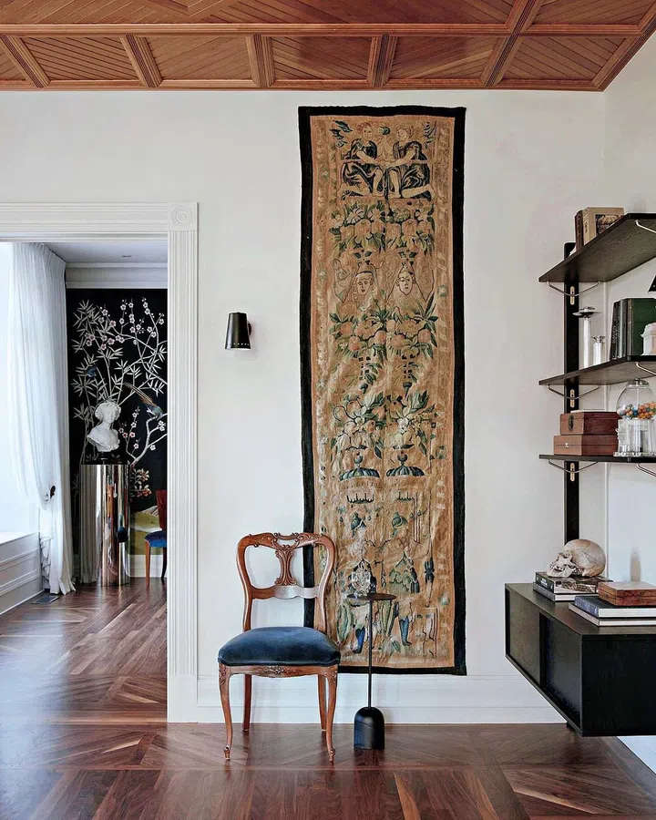Different materials and textures were combined in every nook.