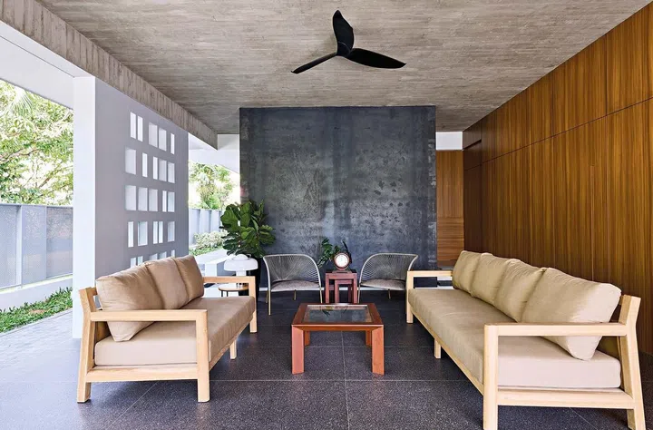 The semi-open living area of this corner terrace house in Bukit Timah conveys a sense of the outdoors and offers the family and guests a comfortable and breezy space to unwind.