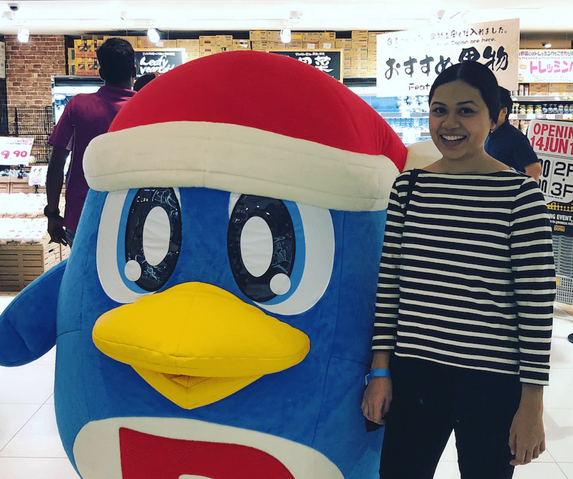 89479-eliza_donki_shot