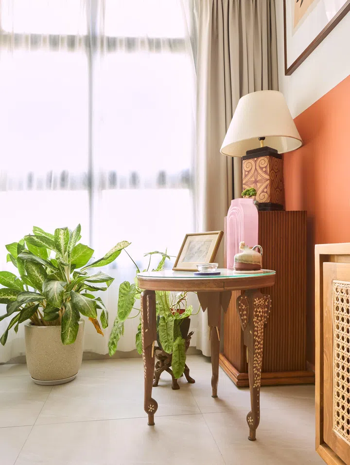 Many of their furniture were inherited from family, giving the home a traditional touch.