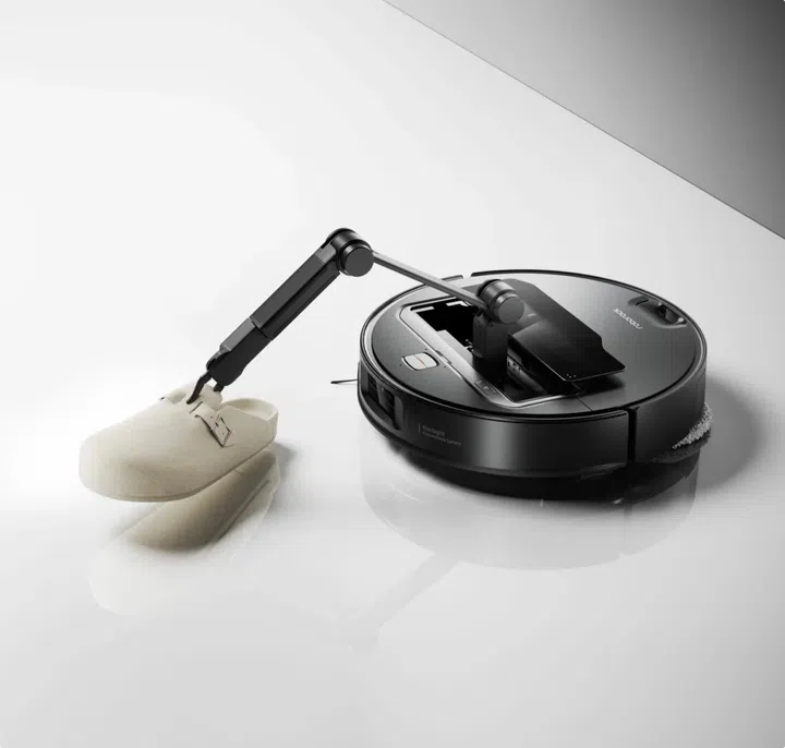 Roborock Saros Z70 Robot Vacuum Cleaner