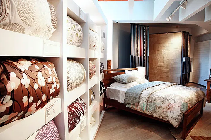 Crate & Barrel Store