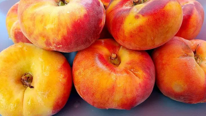 Close up of peaches. Photo from Pixabay