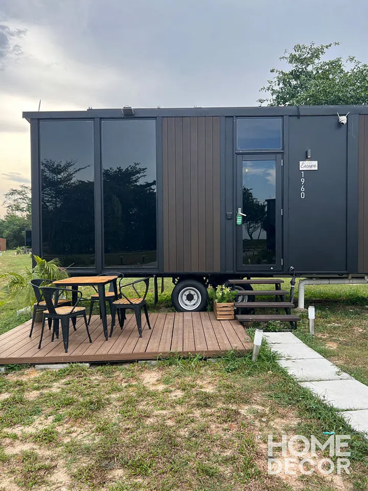 Lazarus Island Tiny House outdoor dining table and chairs