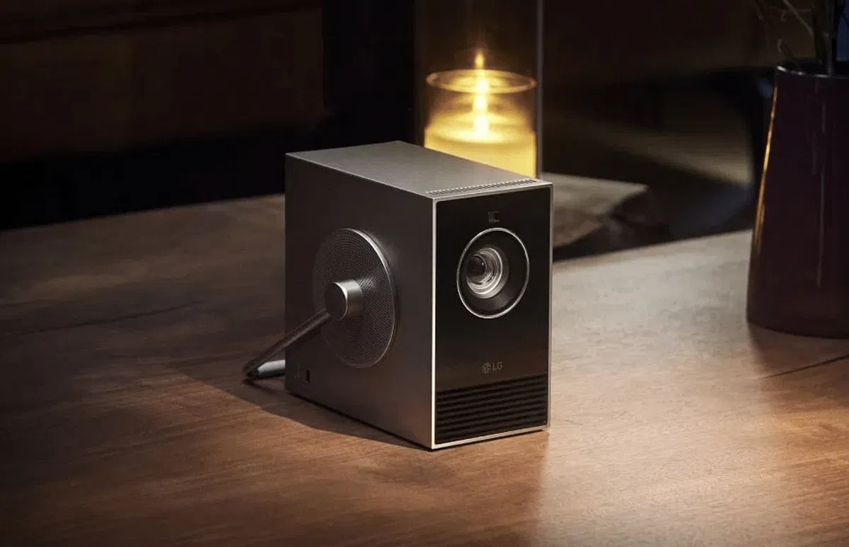 LGエレクトロニクス CineBeamQ Amazon.com: LG CineBeam Q HU710PB 4K Smart Portable Projector with