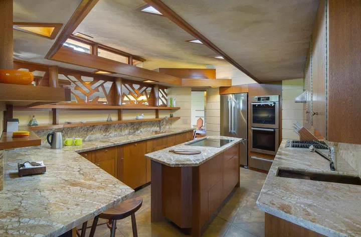 House Tour: A Frank Lloyd Wright House, Prairie Style, in California