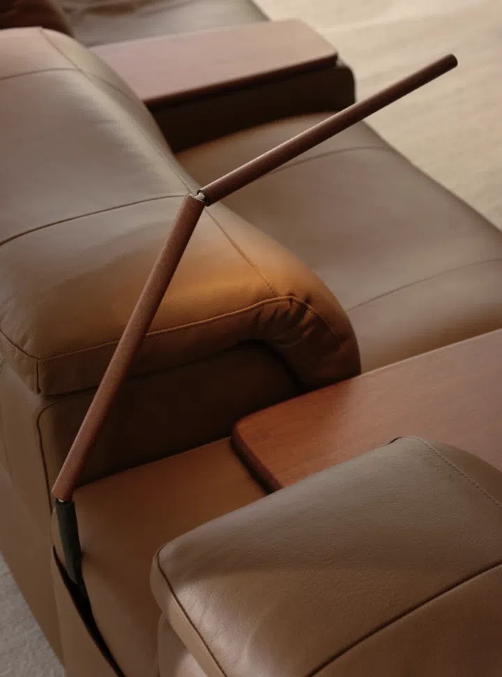 With the Origin leather’s uniform finish and soft surface, this King Cinema Recliner delivers both style and comfort during movie marathons.