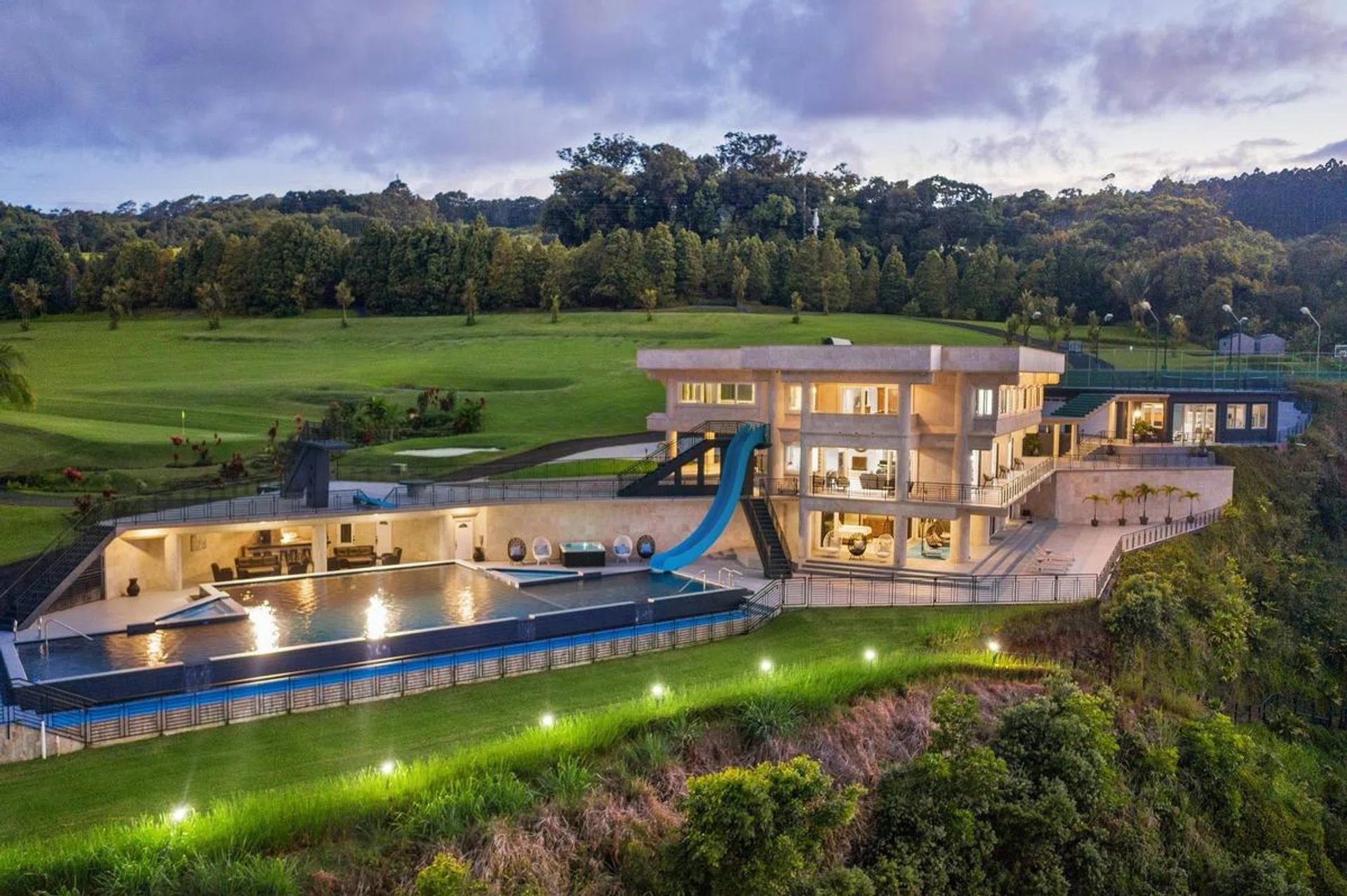 House Tour: Justin Bieber's Hawaii Vacation Home Costs $10,000 Per Night