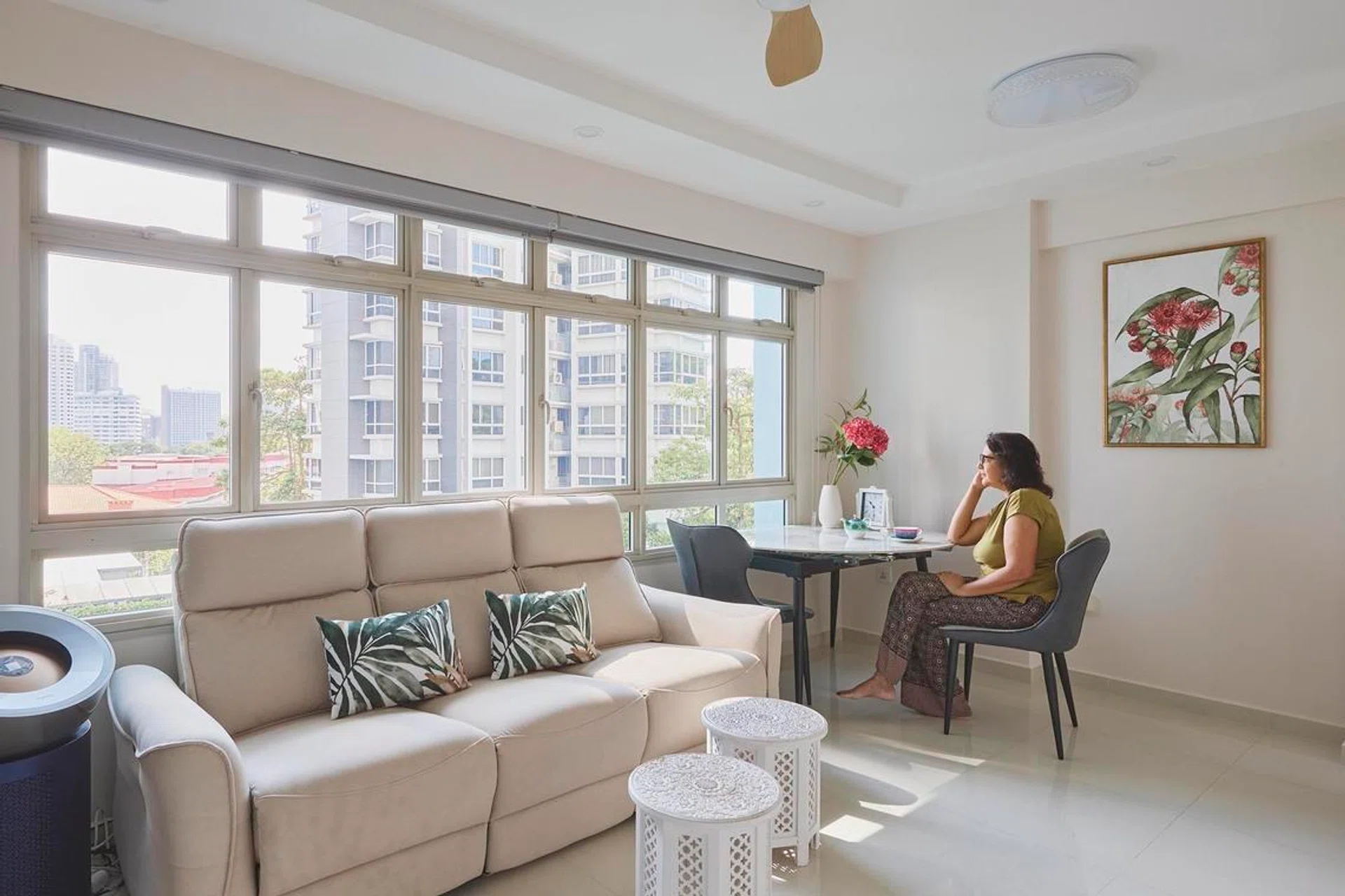 For Charlotte, the expansive windows and serene greenery views were what made this Kim Tian Road flat feel instantly like home.