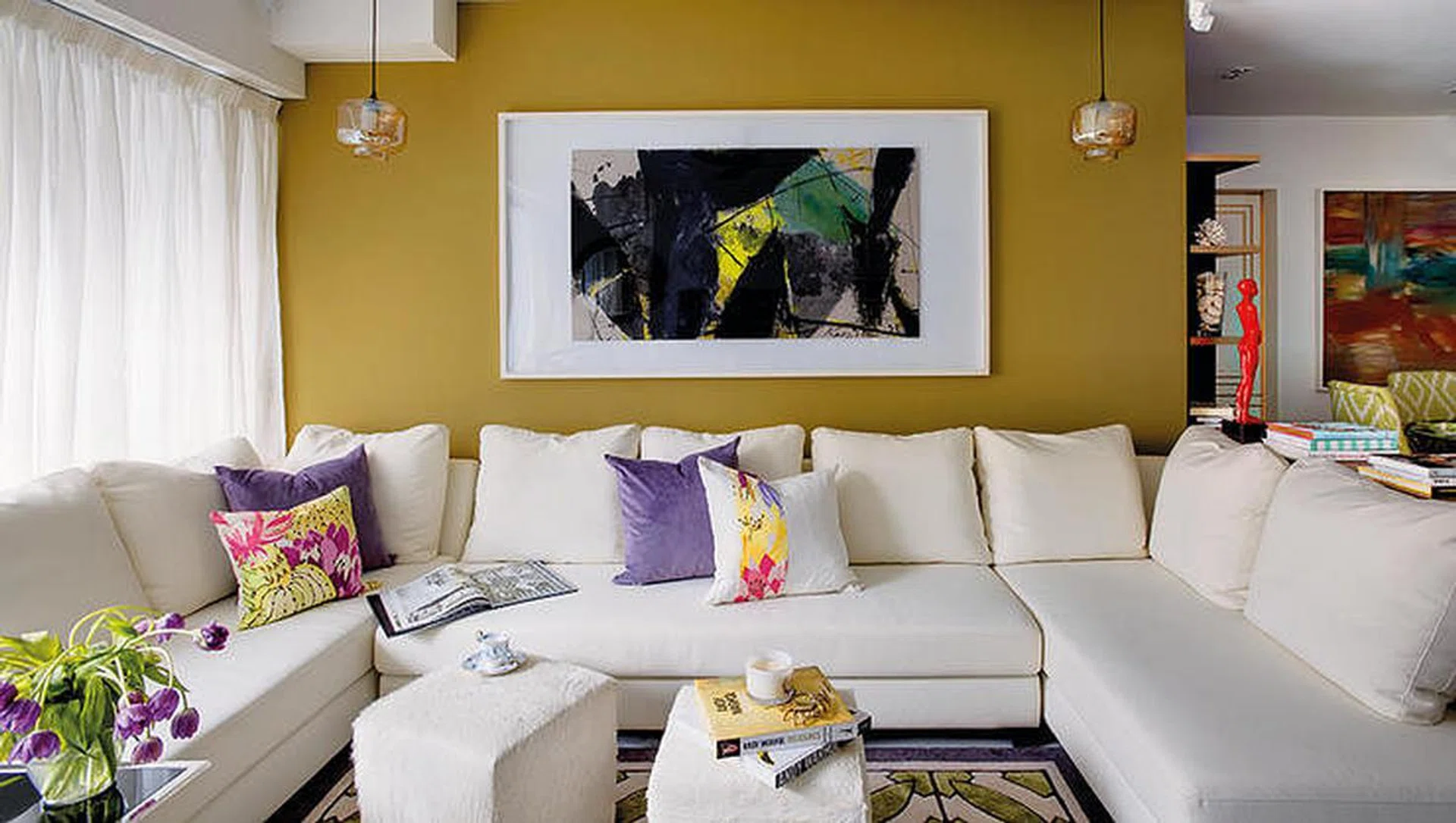 This 1,700 sqf, four-bedroom condo apartment in Robertson Quay has a canvas of neutral tones such as whites and creams, punctuated with bright, refreshing colours in the form of patterned material finishes on the soft furnishings, as well as art pieces