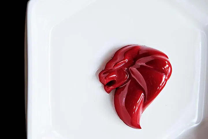 In celebration of Singapore’s 55th National Day, Ceramication introduced a limited edition collection of porcelain pieces featuring the iconic Lion City symbol.